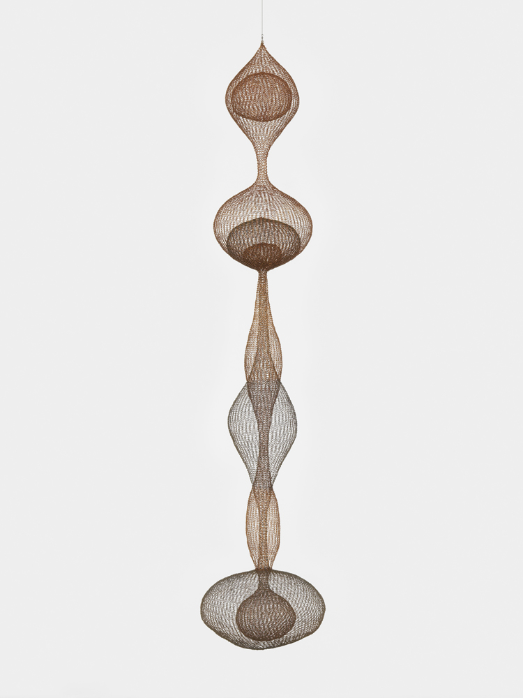 Untitled (S.272, Hanging Seven-Lobed, Continuous Interwoven Form, with Spheres within Two Lobes), c. 1954 © The Estate of Ruth Asawa Courtesy The Estate of Ruth Asawa and David Zwirner, New York/London/Hong Kong