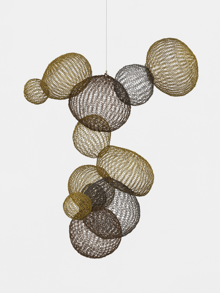 Untitled (S.089, Hanging Asymmetrical Eleven Interlocked Bubbles), c. 1958 © The Estate of Ruth Asawa Courtesy The Estate of Ruth Asawa and David Zwirner, New York/London/Hong Kong