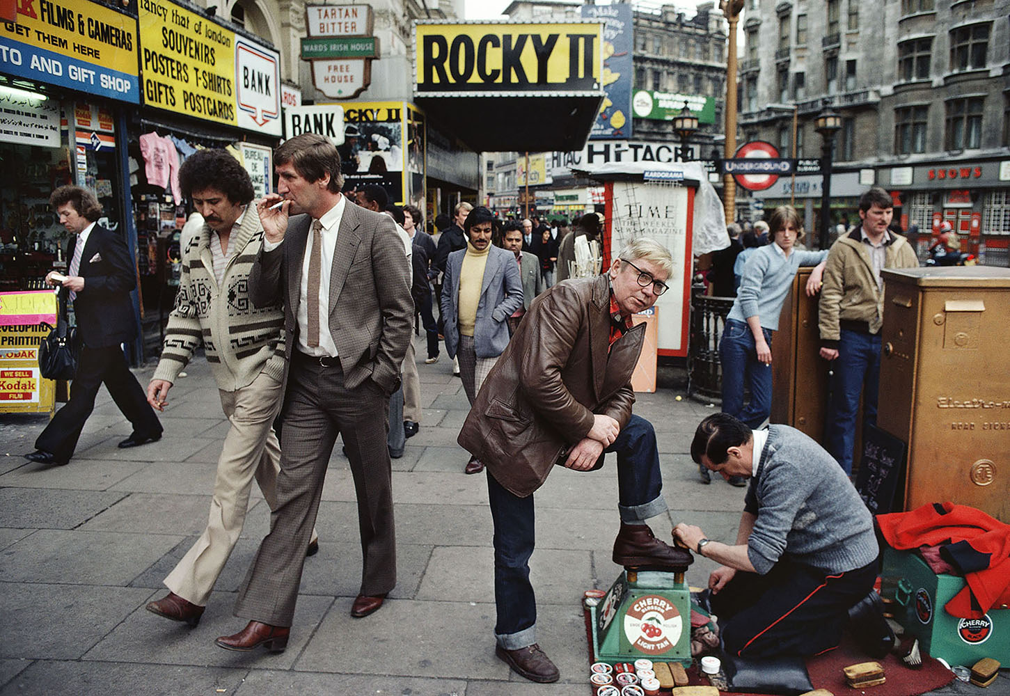 William Klein "Shoes polisher, Rocky II, etc, Piccadilly, 1980" © William Klein Courtesy of the artist