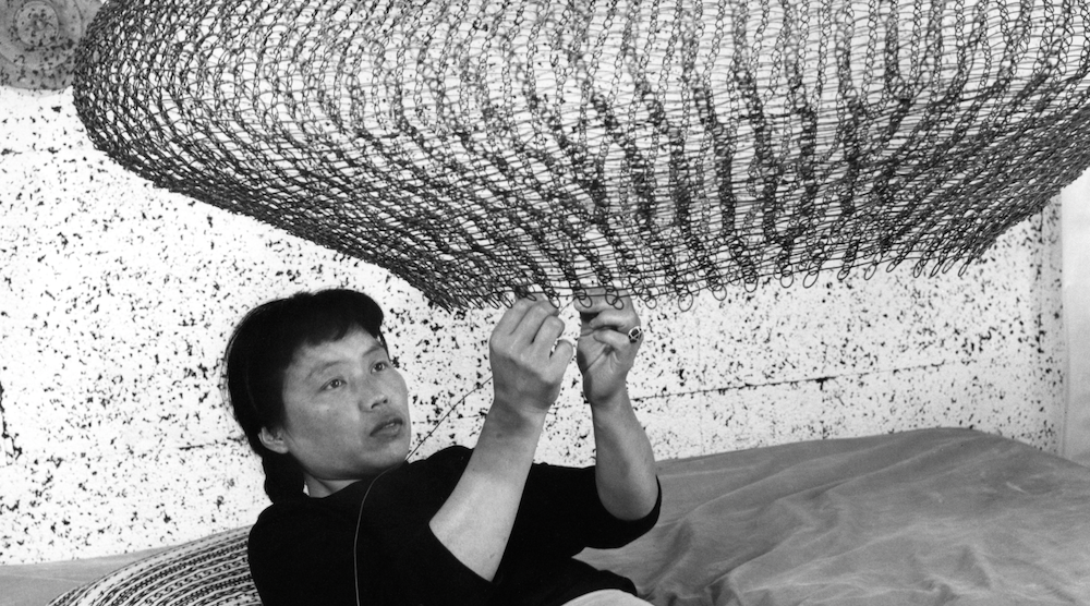 Ruth Asawa at work, 1957. Photo © Imogen Cunningham Trust